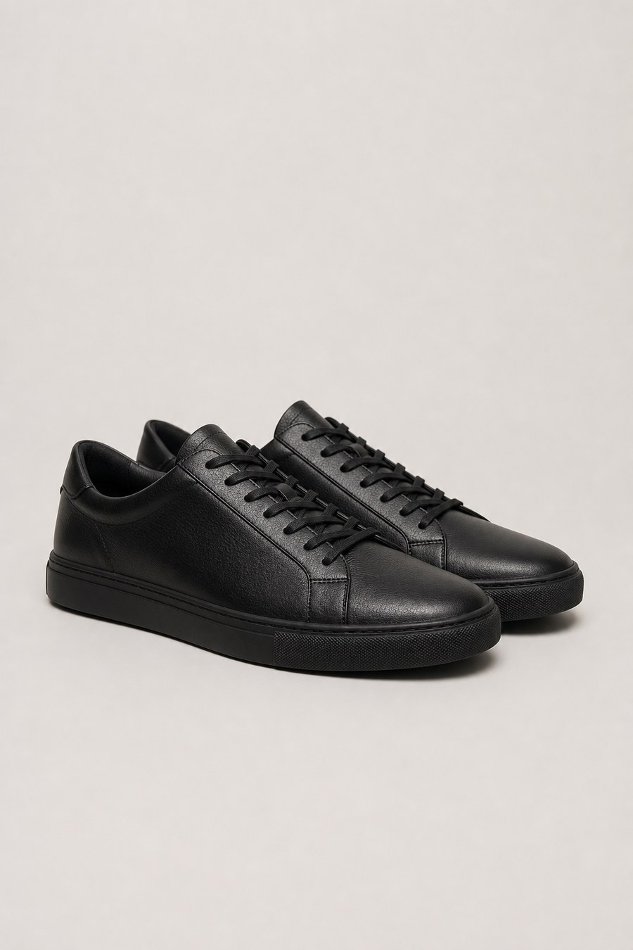 Axel Black Sneakers